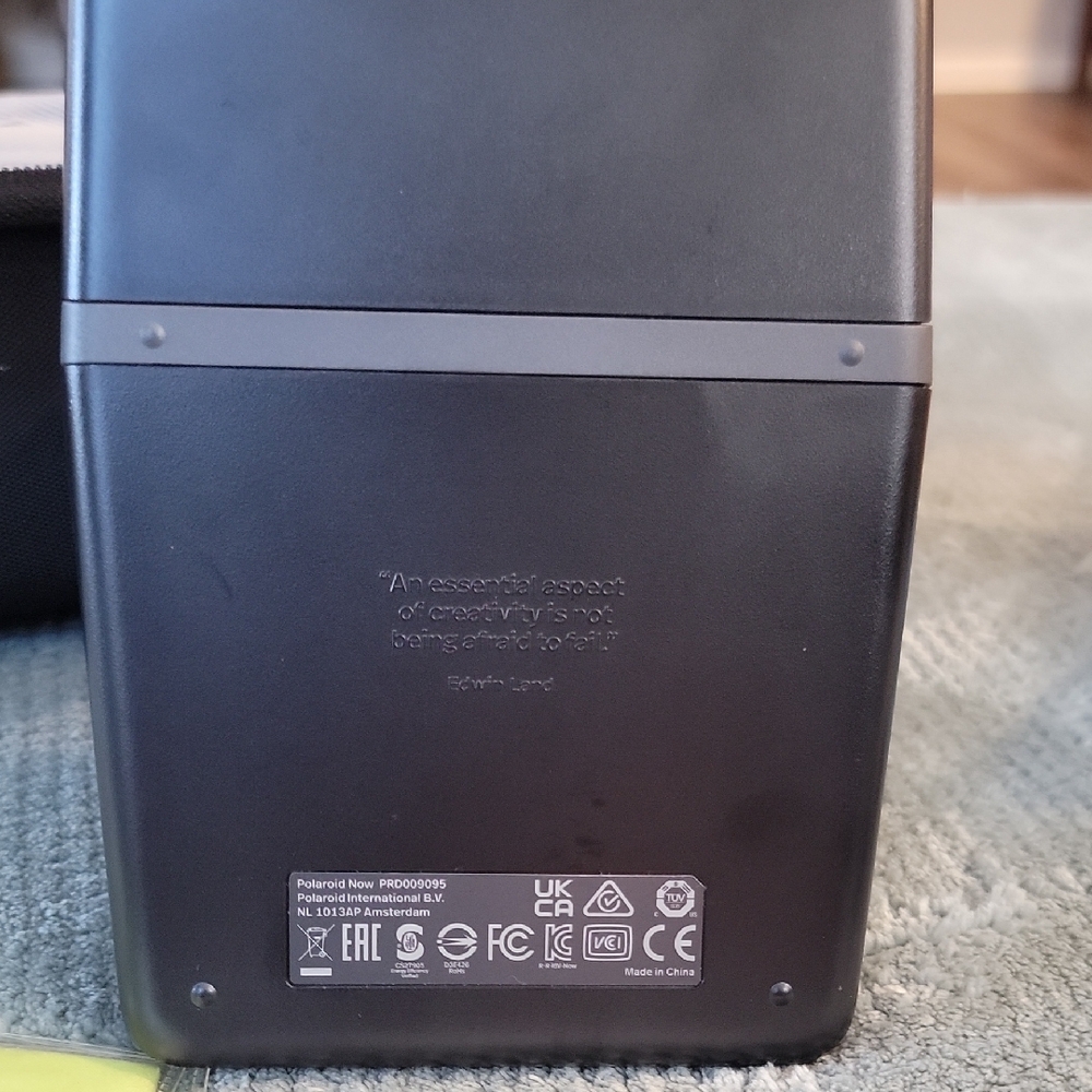 Polaroid Instant Camera - Black with Rainbow Accent - Picture 9 of 9